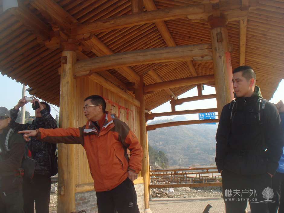 赏梅永嘉行，春光媚无边。
