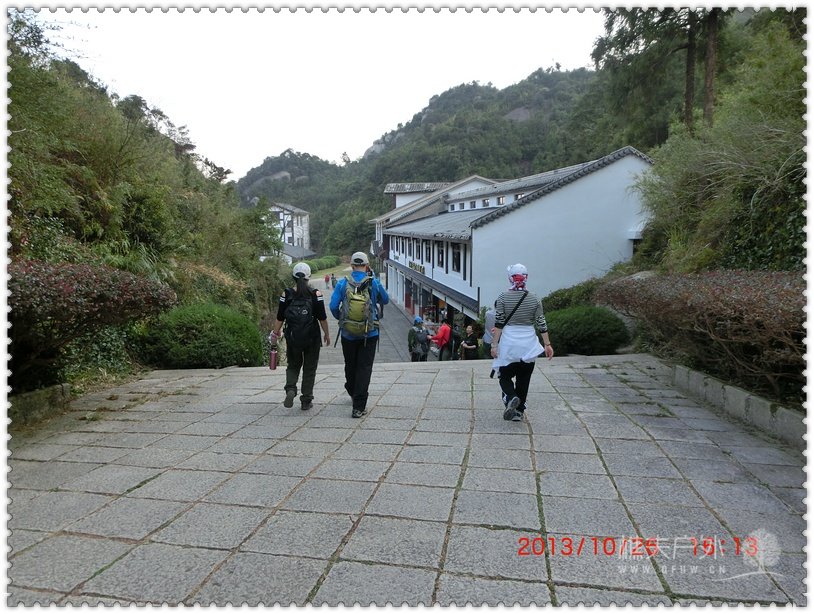 145.jpg