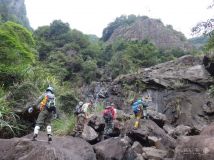 天门峡谷八连瀑穿越130908